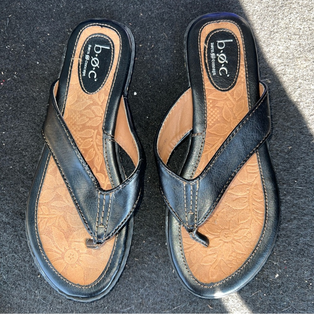 b.o.c. Black and Tan Leather Thong Sandals